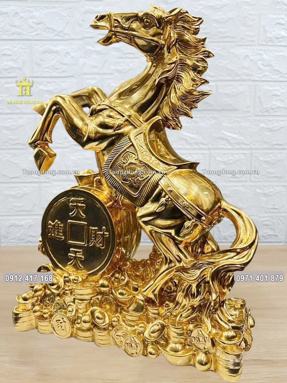 Hình ảnh phía sau của tượng con ngựa